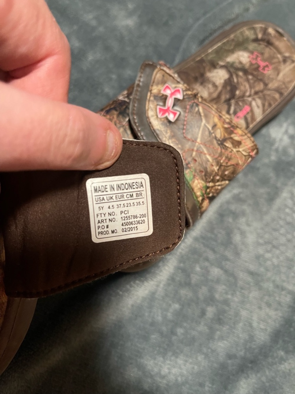 Under Armour Camouflage SZ 5 Y  Girls Flip Flops, Preowned. excellent condition. - Picture 5 of 5